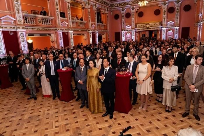 Các đại biểu, khách mời tham dự buổi lễ. (Nguồn: Đại sứ quán Việt Nam tại Bulgaria)