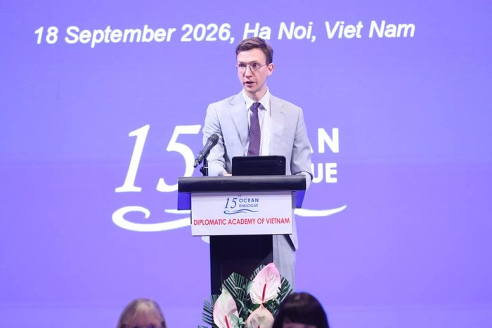 Đại diện Quỹ Konrad-Adenauer-Stiftung (KAS) tại Việt Nam Lewe Paul phát biểu tại Đối thoại. (Ảnh: Thành Long)