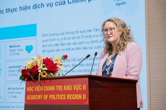 Bà Vanessa Roarty, Giám đốc Quốc gia, Cơ quan Dịch vụ Australia, chia sẻ kinh nghiệm của Australia. (Nguồn: BTC)