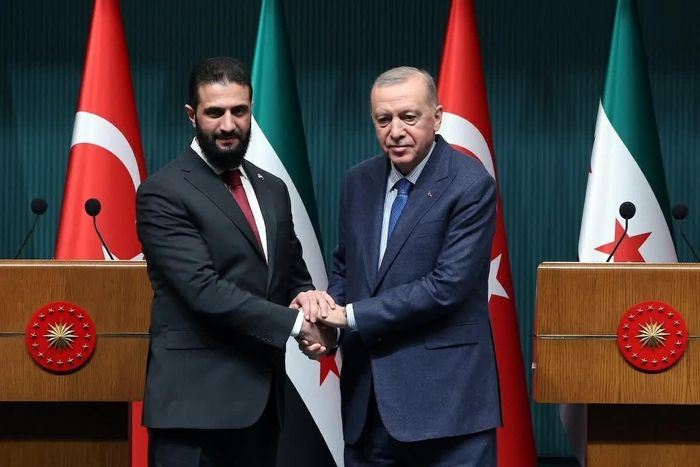 Tổng thống Thổ Nhĩ Kỳ Recep Tayyip Erdogan và Tổng thống lâm thời Syria Ahmed al-Sharaa trong cuộc họp báo chung tại Ankara vào ngày 4/2/2025. (Nguồn: Turkish presidential press service)