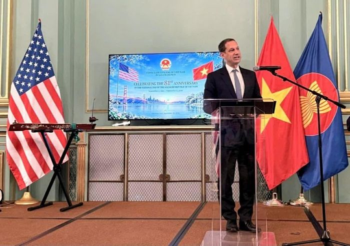 Thị trưởng Thành phố và hạt San Francisco, ông Daniel Lurie phát biểu tại Lễ kỷ niệm. (Nguồn: Tổng Lãnh sự quán Việt Nam tại San Francisco)