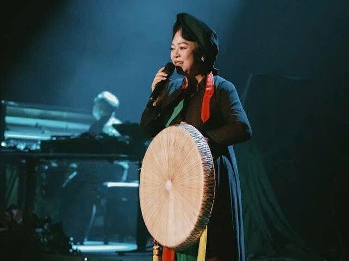 NSND Thúy Hường biểu diễn. (Ảnh: CM)
