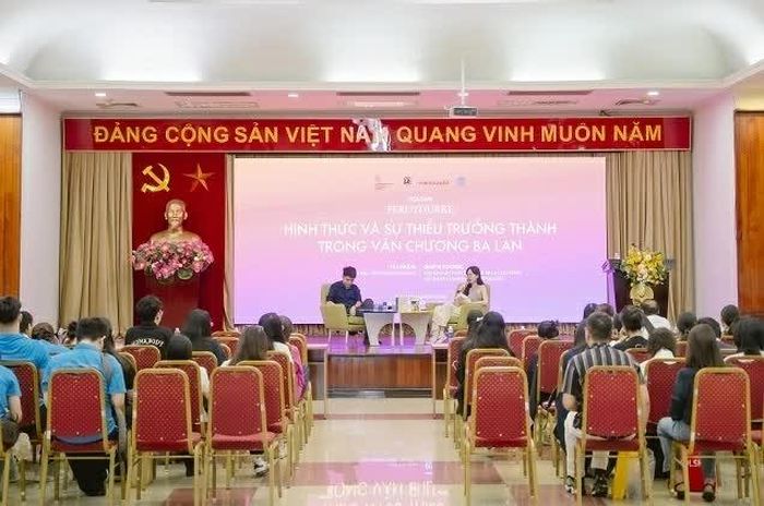 Tọa đàm “Ferdydurke: Hình thức và sự thiếu trưởng thành trong văn chương Ba Lan” với sự tham gia của nhà văn Hiền Trang và Đức Anh. (Nguồn: BTC)