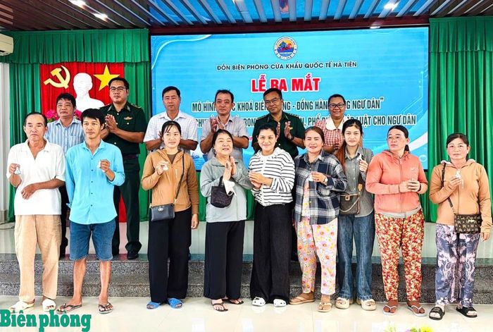 Lễ ra mắt mô hình "Móc khoá Biên phòng - Đồng hành cùng ngư dân" ứng dụng chuyển đổi số trong tuyên truyền, phổ biến pháp luật cho ngư dân. Ảnh: Thu Ngân