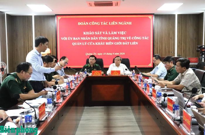 Thiếu tướng Võ Tiến Nghị và đồng chí Lê Đức Tiến đồng chủ trì buổi làm việc. Ảnh: Viết Lam