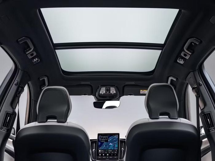 Mẫu xe trang bị cửa sổ trời toàn cảnh siêu rộng - Ảnh: Volvo