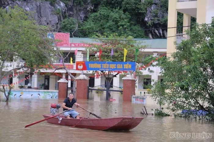 Mưa lớn gây ngập úng tại nhiều khu vực trên địa bàn xã Gia Viễn.