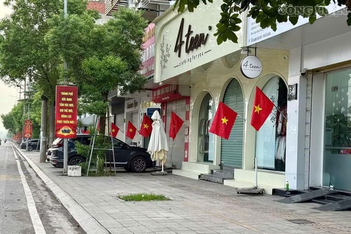 Cờ Tổ quốc được treo trên nhiều tuyến phố, tạo không khí chào mừng sự kiện thành lập thành phố Bắc Ninh. Ảnh: Thanh Thắng
