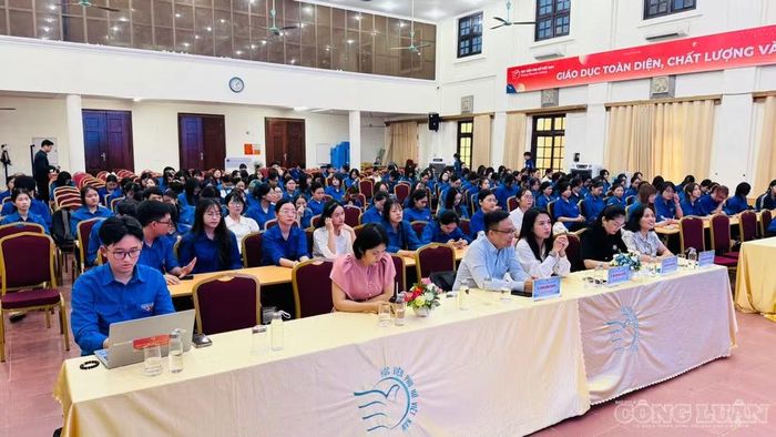 Đông đảo đoàn viên, thanh niên và sinh viên tham dự tọa đàm