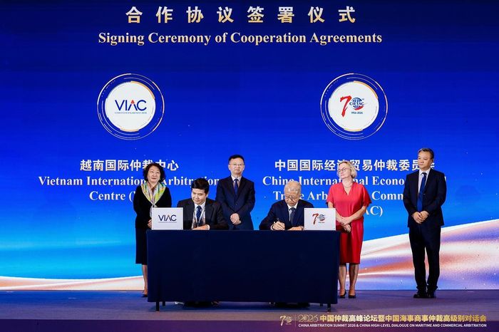 VIAC và CIETAC ký kết Biên bản ghi nhớ trong khuôn khổ Hội nghị Trọng tài Trung Quốc 2026 và Đối thoại Cấp cao Trung Quốc về Trọng tài hàng hải và Trọng tài thương mại