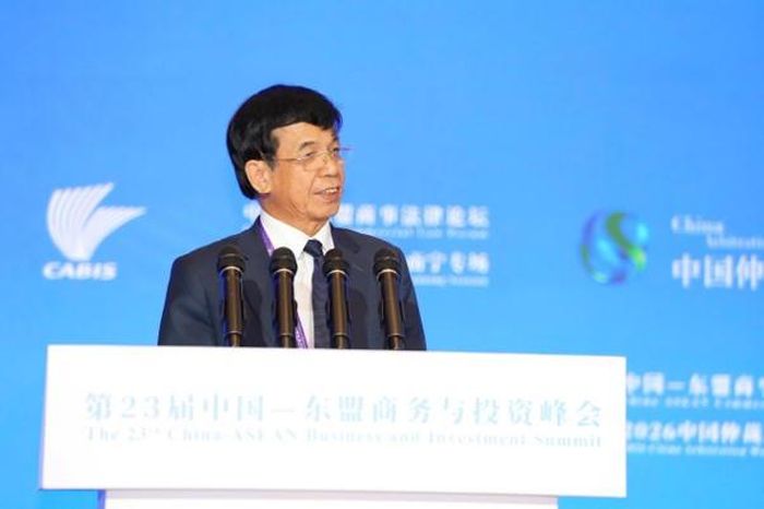 GS.TS. Lê Hồng Hạnh – Chủ tịch Trung tâm Trọng tài Quốc tế Việt Nam (VIAC) chia sẻ tại sự kiện