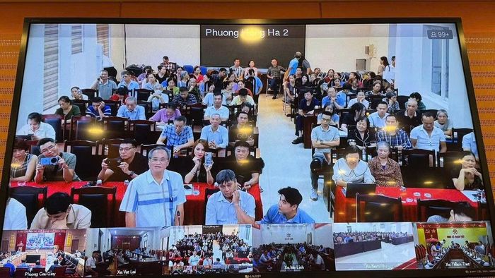 Người dân phường Hồng Hà phát biểu ý kiến liên quan đến Quy hoạch phân khu sông Hồng