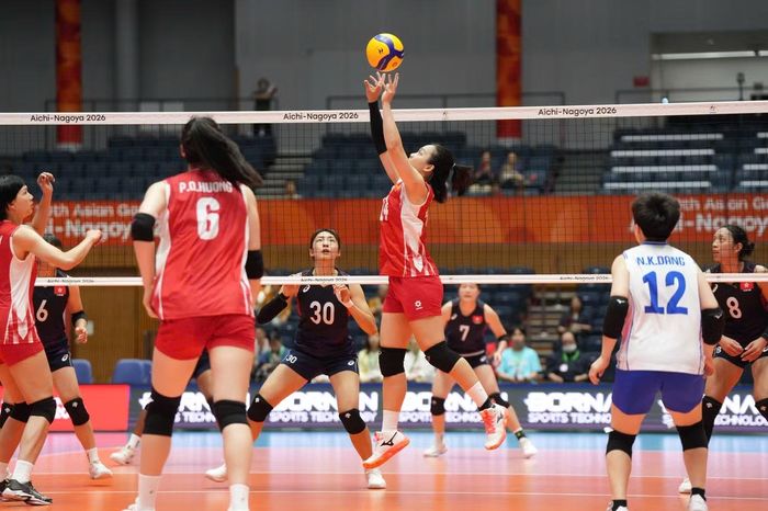 Quỳnh Hương là một trong những nhân tố chơi nổi bật trong màu áo đội tuyển bóng chuyền nữ Việt Nam ở trận thắng Hong Kong (Trung Quốc) 3-0 hôm 17/9. Phong độ ổn định hơn một năm qua là yếu tố giúp Quỳnh Hương được gọi lên tuyển dù còn rất trẻ. Năm 2025, cô là VĐV ghi nhiều điểm nhất cho U21 Việt Nam tại giải U21 bóng chuyền vô địch thế giới, với 62 điểm.