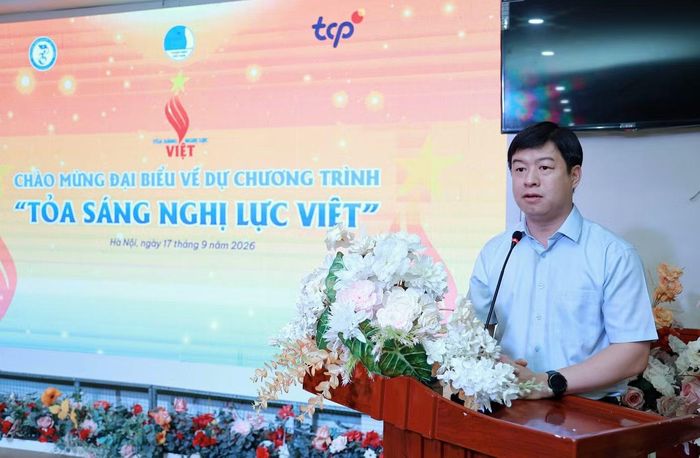 Anh Lê Hải Long mong muốn mỗi thanh niên khuyết tật tiêu biểu tiếp tục là “ngọn lửa” truyền cảm hứng, giúp nhiều thanh niên khác có thêm cơ hội vươn lên. Ảnh: K.Anh
