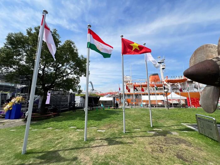 Hình ảnh Quốc kỳ Việt Nam tung bay tại Asiad 20. Ảnh Bùi Lượng