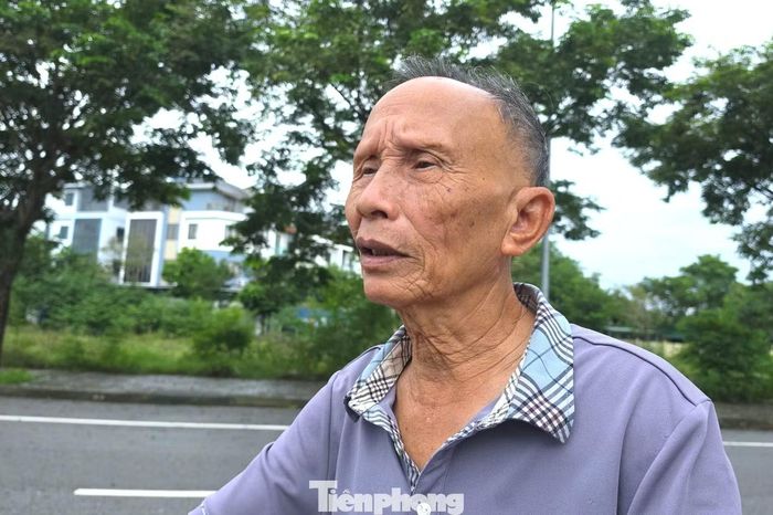 Ông Phan Văn Kỷ (78 tuổi, trú phường Trường Vinh) cho biết, nhiều năm qua, mỗi khi mùa mưa lũ đến, người dân khu vực lại thấp thỏm, lo lắng. “Mỗi mùa mưa đến rất lo vì đoạn đường thấp, bên ngoài chưa có hệ thống kè chắn chắc chắn. Người dân mong muốn gia cố đoạn đường bao, nâng cấp, nâng cao cao trình để đảm bảo an toàn khi lụt lội”, ông Kỷ nói.