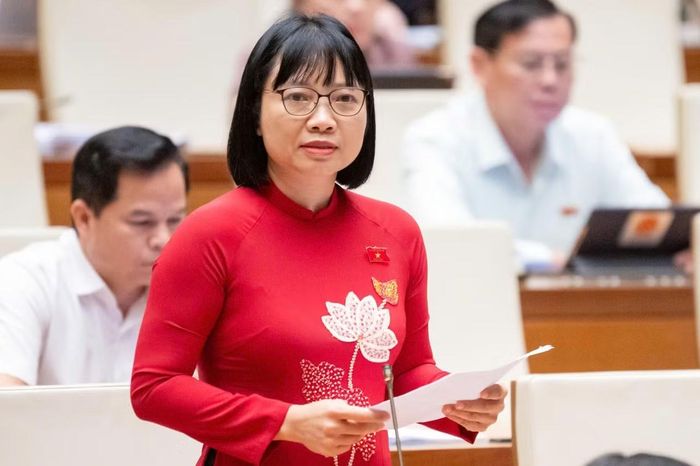  Đại biểu Quốc hội Nguyễn Thị Việt Nga (Đoàn Hải Phòng). 