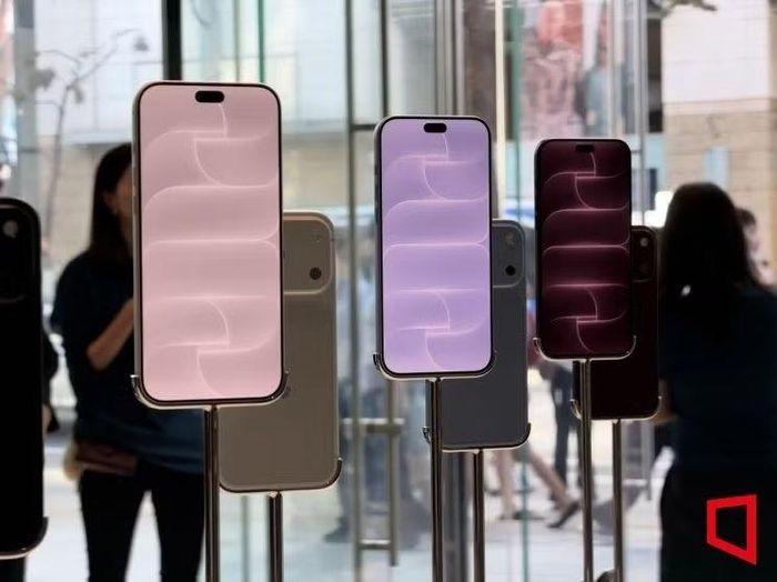 Khách mua hàng tại cửa hàng Apple Store ở Seoul. (Ảnh: Asiae.co.kr)