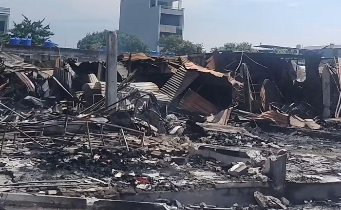 Mọi công tác vẫn đang được gấp rút tiến hành để sớm ổn định cho các tiểu thương quay trở lại buôn bán, giao thương.