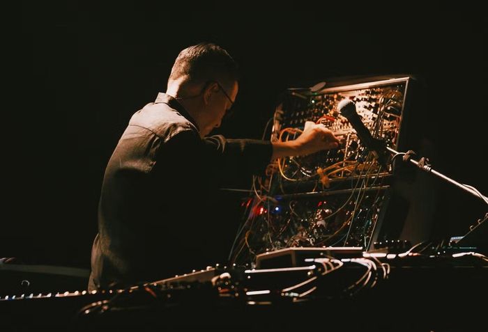 Nhạc sĩ Quốc Trung mô tả concert là một bữa tiệc âm thanh và hình ảnh.