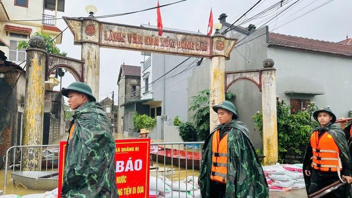 Xóm Đồng Dao tại xã Quảng Bị bị cô lập do mưa lũ