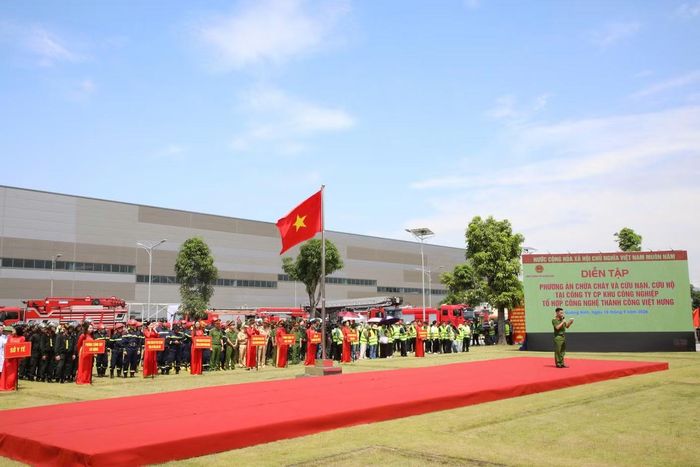 Báo cáo kết quả diễn tập, đại diện Công an TP. Quảng Ninh cho biết, nhận thấy đám cháy nguy hiểm, Ban chỉ huy đã huy động khoảng trên 600 cán bộ, chiến sĩ, công nhân viên của 23 đơn vị (gồm 589 người thuộc các lực lượng trên địa bàn TP. Quảng Ninh và 19 cán bộ, chiến sĩ chi viện của Công an TP. Hải Phòng, Công an tỉnh Lạng Sơn), cùng 67 phương tiện các loại (như xe chỉ huy, xe chữa cháy cần vươn, xe thang, xe chữa cháy, xe téc nước, robot chữa cháy, xe trạm bơm, xe cứu thương, flycam trinh sát...).