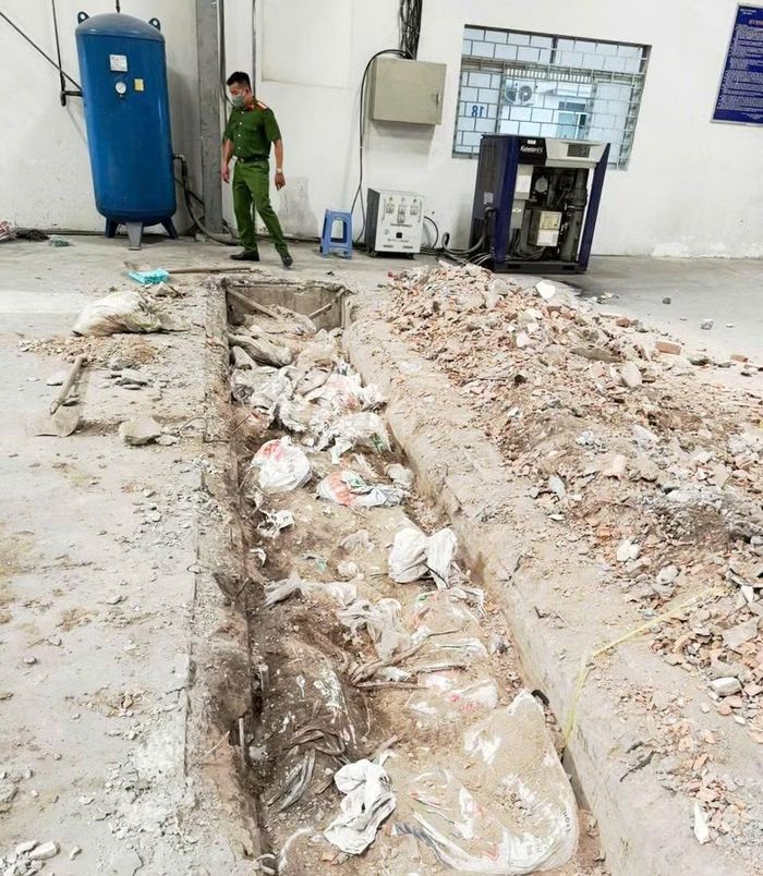 Hiện trường nơi chôn lấp chất thải nguy hại.
