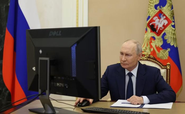 Tổng thống Nga Vladimir Putin tham gia bỏ phiếu trực tuyến. (Ảnh: Điện Kremlin)