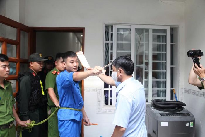 Một phân cảnh thực nghiệm, đối tượng Nguyễn Đức Anh đột nhập vào nhà bị hại.