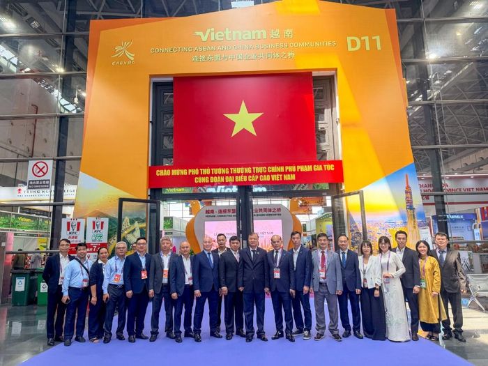Đoàn công tác của GiP chụp ảnh lưu niệm cùng Đoàn lãnh đạo cấp cao Việt Nam.