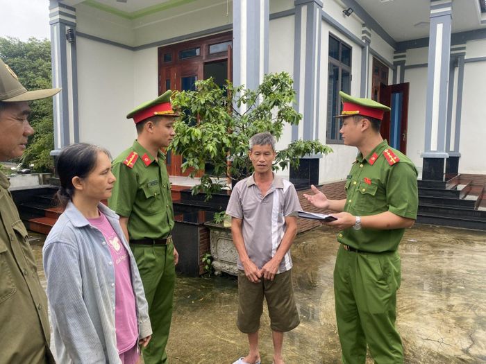 Tuyên truyền vận động người dân cùng tham gia đấu tranh, tố giác tội phạm về vũ khí, pháo