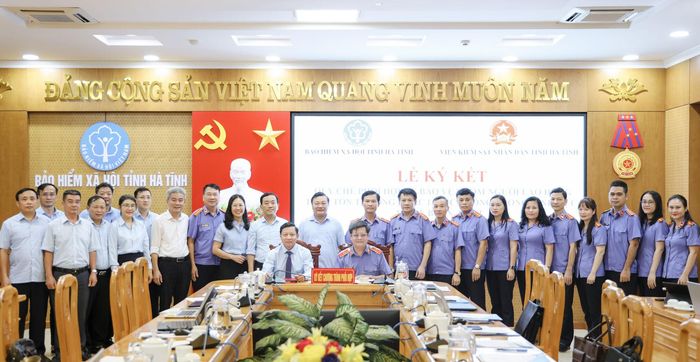 Bảo hiểm xã hội tỉnh Hà Tĩnh và Viện Kiểm sát nhân dân tỉnh Hà Tĩnh tổ chức Lễ ký kết Quy chế phối hợp.