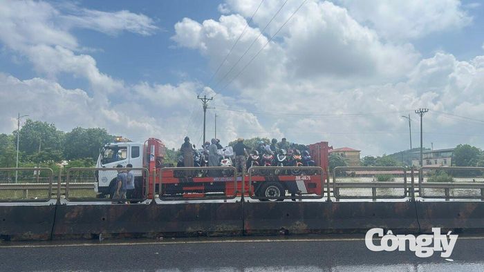 Dịch vụ vận chuyển người, phương tiện qua các điểm ngập sâu