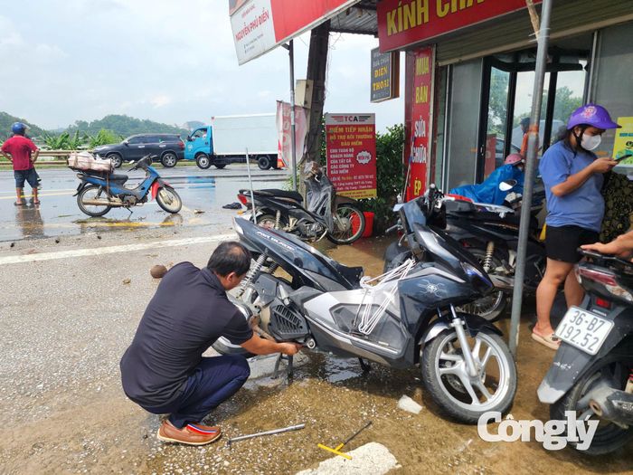Nhiều phương tiện chết máy do ngập nước