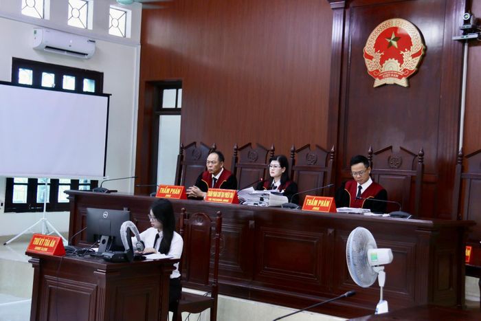HĐXX phiên phúc thẩm.