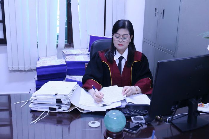 Thẩm phán Bùi Thu Hằng, Chủ tọa phiên tòa.