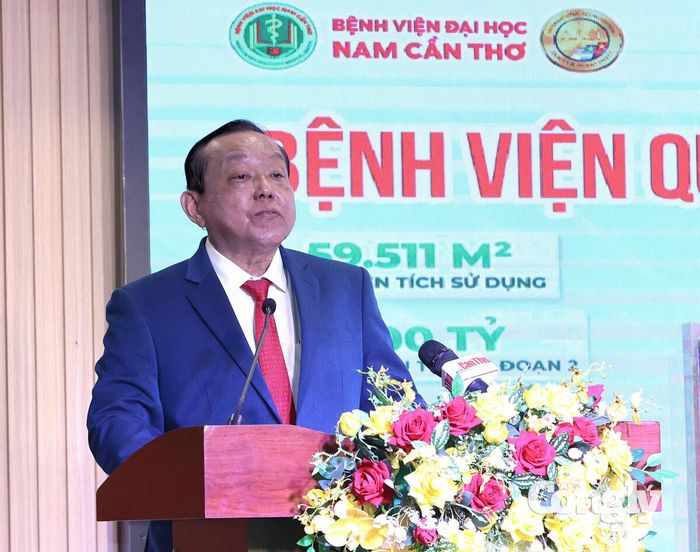 TS. LS Nguyễn Tiến Dũng - Chủ tịch Hội đồng Trường Đại học Nam Cần Thơ, Chủ tịch Công ty Bệnh viện Đại học Nam Cần Thơ phát biểu.