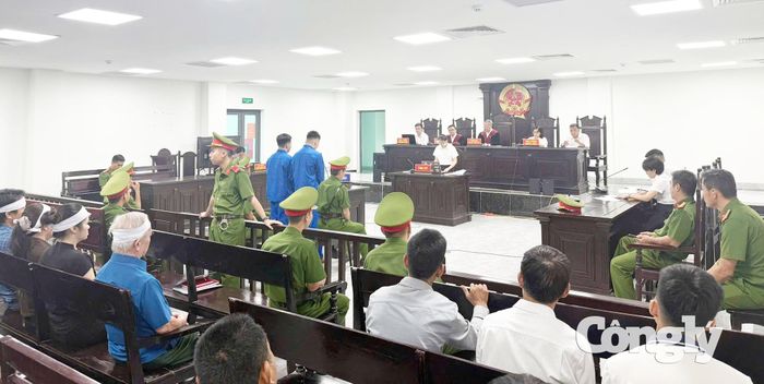 Toàn cảnh phiên tòa.