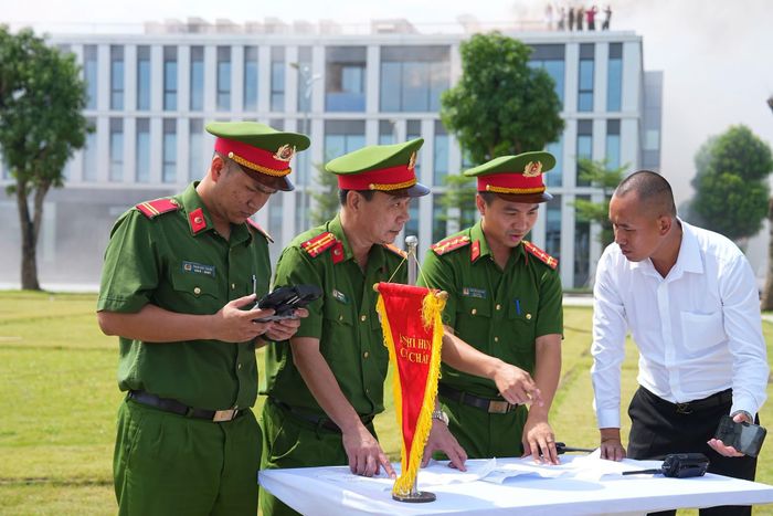 Các lực lượng tham gia buổi diễn tập.