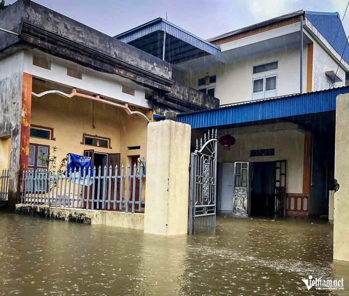 Xã Thanh Lâm cũng có nhều hộ dân bị ngập sâu khi nước sông Đáy dâng cao