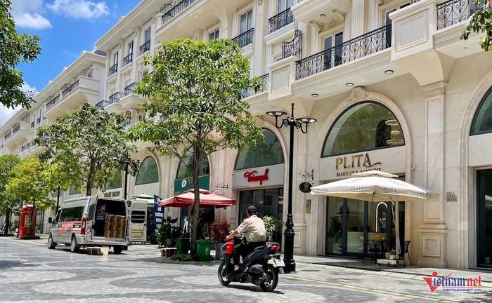 Một căn nhà phố tại Khu đô thị Van Phuc City được rao bán 36 tỷ đồng nhưng khách mua chỉ chấp nhận mức giá khoảng 31-32 tỷ đồng. Ảnh: Anh Phương