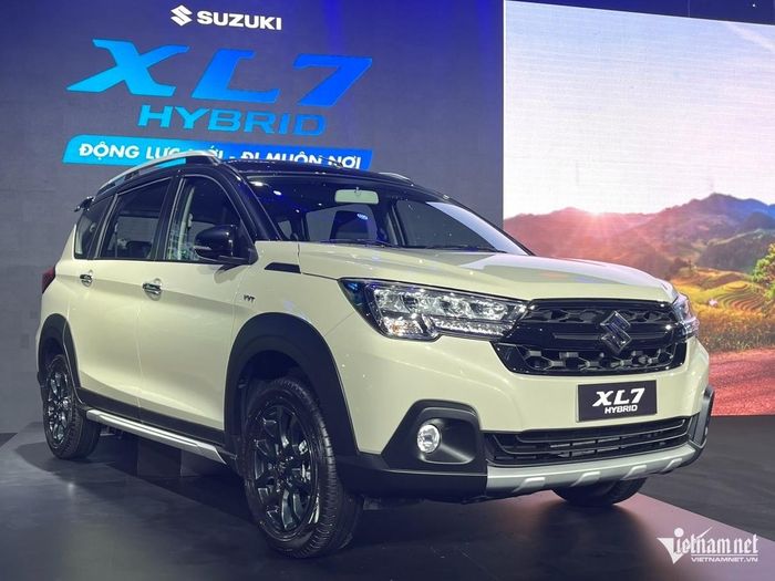 Suzuki XL7 có lợi thế động cơ hybrid nhẹ, giúp tiết kiệm nhiên liệu. Ảnh: Hoàng Hiệp