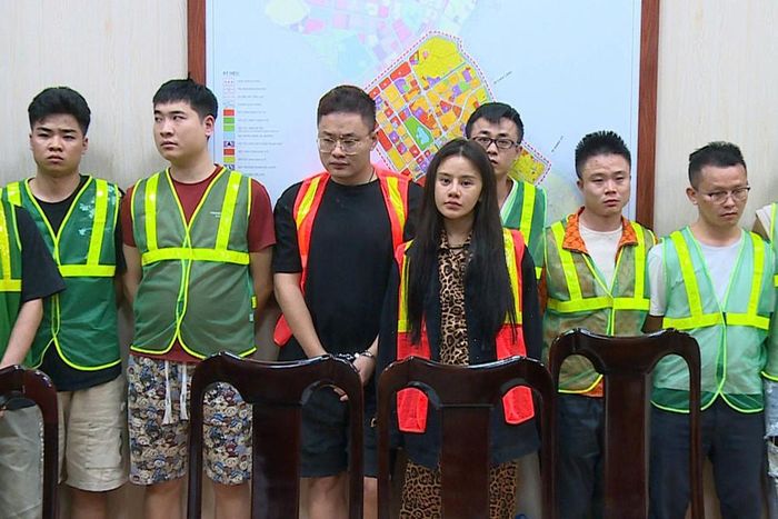 Các đối tượng người nước ngoài bị Công an Hà Nội bắt giữ. Ảnh: CACC