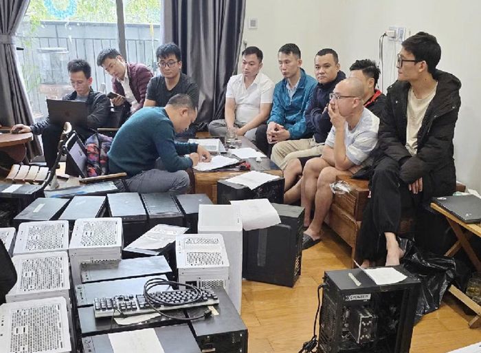 Cơ quan công an làm việc với các đối tượng liên quan. Ảnh: CACC