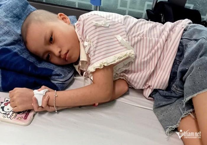 Mới 11 tuổi, Thanh Hà đã phải trải qua 8 đợt điều trị hoá chất