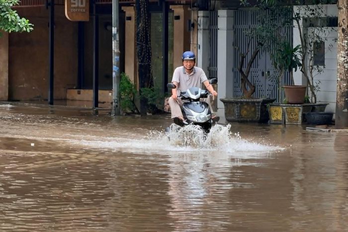Hệ thống thoát nước hoạt động hiệu quả giúp nước tại nhiều tuyến phố Hà Nội rút nhanh sau mưa lớn. Ảnh: Đình Hiếu