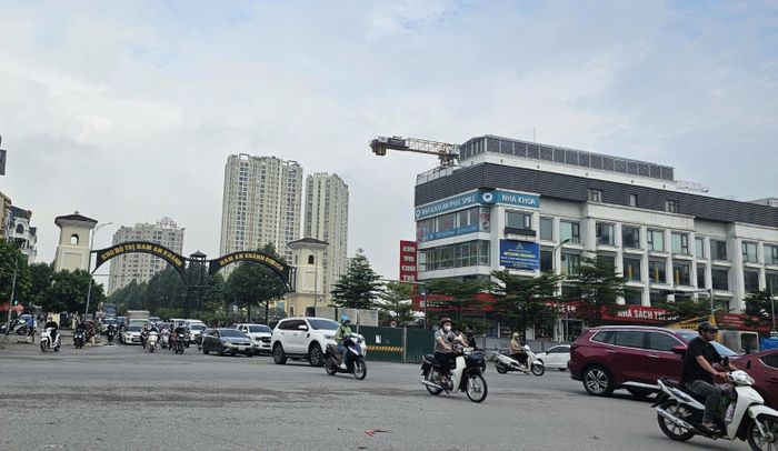 Nước rút nhanh, đường khô ráo tại khu vực An Khánh. Ảnh: Thành Huế