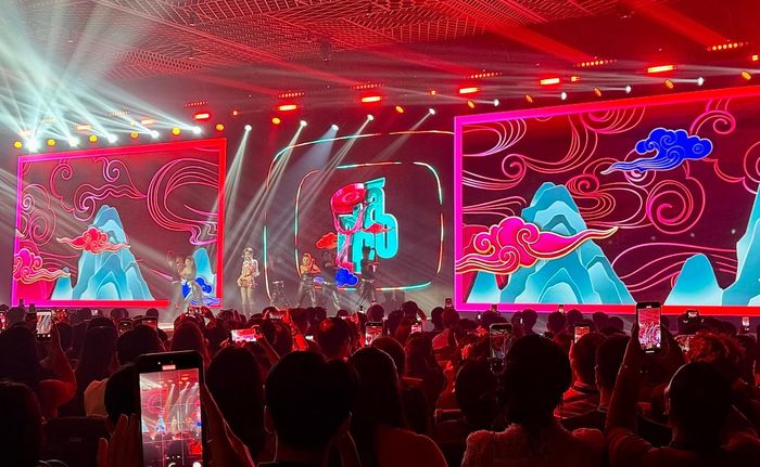 Một sân khấu mang yếu tố văn hóa tại YouTube Festival Việt Nam 2026. Theo ông Marc Woo, văn hóa và những câu chuyện bản địa có thể trở thành “tài sản số” giúp nội dung Việt tiếp cận khán giả toàn cầu. Ảnh: Du Lam