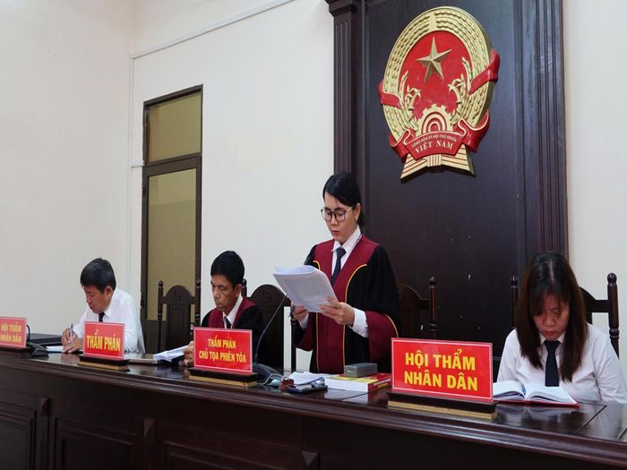 Tòa tuyên án hai bị cáo Lê Văn Mót và Nguyễn Thị Hằng. Ảnh: KL