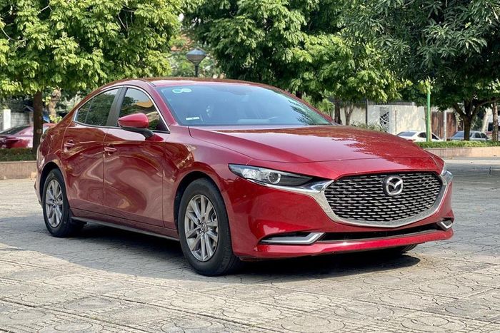 Mazda3 cũ hút khách nhờ thiết kế không lạc mốt và nội thất cao cấp. Ảnh: Trọng Đạt